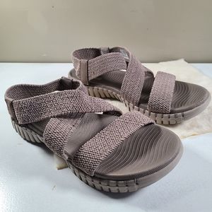Skechers dark Taupe elastic mesh performance sandals Women's Size 8